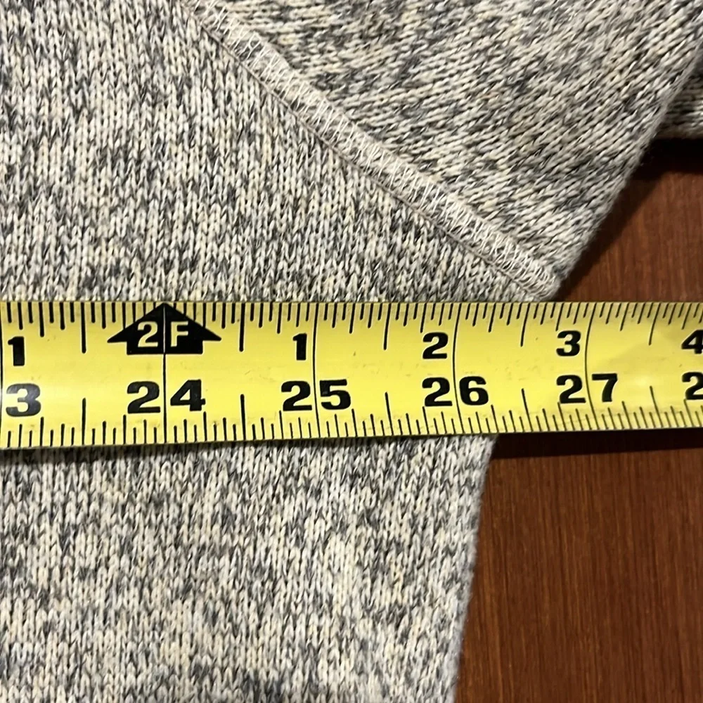 The North Face Men’s Gordon Lions Full Zipped Sweater Size XL.